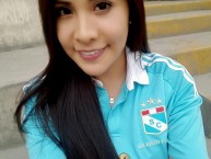 Hincha - Tribunera - Chica - Fanatica de la Barra: Extremo Celeste • Club: Sporting Cristal