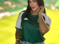 Hincha - Tribunera - Chica - Fanatica de la Barra: Frente Radical Verdiblanco • Club: Deportivo Cali • País: Colombia