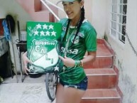 Hincha - Tribunera - Chica - Fanatica de la Barra: Frente Radical Verdiblanco • Club: Deportivo Cali • País: Colombia