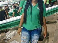 Hincha - Tribunera - Chica - Fanatica de la Barra: Frente Radical Verdiblanco • Club: Deportivo Cali • País: Colombia