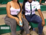 Hincha - Tribunera - Chica - Fanatica de la Barra: Frente Radical Verdiblanco • Club: Deportivo Cali • País: Colombia