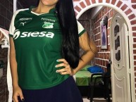 Hincha - Tribunera - Chica - Fanatica de la Barra: Frente Radical Verdiblanco • Club: Deportivo Cali • País: Colombia