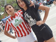 Hincha - Tribunera - Chica - Fanatica de la Barra: Frente Rojiblanco Sur • Club: Junior de Barranquilla