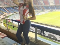 Hincha - Tribunera - Chica - Fanatica de la Barra: Frente Rojiblanco Sur • Club: Junior de Barranquilla