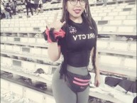 Hincha - Tribunera - Chica - Fanatica de la Barra: Garra Blanca • Club: Colo-Colo