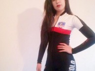 Hincha - Tribunera - Chica - Fanatica de la Barra: Garra Blanca • Club: Colo-Colo