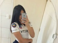 Hincha - Tribunera - Chica - Fanatica de la Barra: Garra Blanca • Club: Colo-Colo