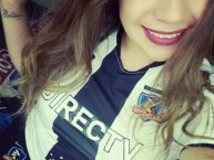 Hincha - Tribunera - Chica - Fanatica de la Barra: Garra Blanca • Club: Colo-Colo