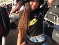 Hincha - Tribunera - Chica - Fanatica de la Barra: Garra Blanca &bull; Club: Colo-Colo &bull; País: Chile