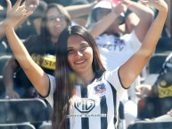 Hincha - Tribunera - Chica - Fanatica de la Barra: Garra Blanca &bull; Club: Colo-Colo &bull; País: Chile