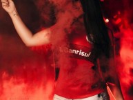 Hincha - Tribunera - Chica - Fanatica de la Barra: Guarda Popular • Club: Internacional