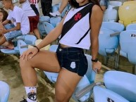 Hincha - Tribunera - Chica - Fanatica de la Barra: Guerreiros do Almirante • Club: Vasco da Gama