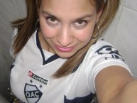 Hincha - Tribunera - Chica - Fanatica de la Barra: Indios Kilmes • Club: Quilmes