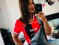 Hincha - Tribunera - Chica - Fanatica de la Barra: La 12 • Club: Alajuelense