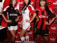 Hincha - Tribunera - Chica - Fanatica de la Barra: La 12 • Club: Alajuelense