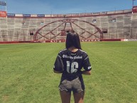 Hincha - Tribunera - Chica - Fanatica de la Barra: La Banda de la Quema • Club: Huracán • País: Argentina