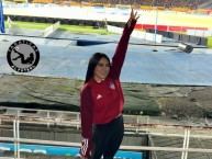 Hincha - Tribunera - Chica - Fanatica de la Barra: La Banda de Los Kuervos &bull; Club: Junior de Barranquilla &bull; País: Colombia
