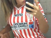 Hincha - Tribunera - Chica - Fanatica de la Barra: La Banda Descontrolada • Club: Los Andes