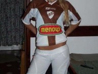 Hincha - Tribunera - Chica - Fanatica de la Barra: La Banda Más Fiel • Club: Atlético Platense