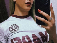 Hincha - Tribunera - Chica - Fanatica de la Barra: La Barra 14 • Club: Lanús