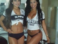 Hincha - Tribunera - Chica - Fanatica de la Barra: La Barra 79 • Club: Olimpia