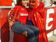 Hincha - Tribunera - Chica - Fanatica de la Barra: La Barra del Rojo • Club: Independiente