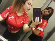 Hincha - Tribunera - Chica - Fanatica de la Barra: La Barra del Rojo • Club: Independiente