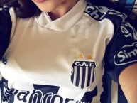 Hincha - Tribunera - Chica - Fanatica de la Barra: La Fiel • Club: Talleres