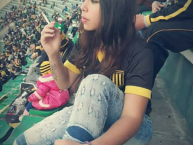 Hincha - Tribunera - Chica - Fanatica de la Barra: La Gloriosa Ultra Sur 34 • Club: The Strongest