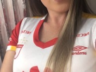 Hincha - Tribunera - Chica - Fanatica de la Barra: La Guardia Albi Roja Sur • Club: Independiente Santa Fe