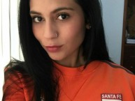 Hincha - Tribunera - Chica - Fanatica de la Barra: La Guardia Albi Roja Sur • Club: Independiente Santa Fe • País: Colombia