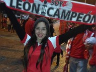 Hincha - Tribunera - Chica - Fanatica de la Barra: La Guardia Albi Roja Sur • Club: Independiente Santa Fe