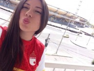 Hincha - Tribunera - Chica - Fanatica de la Barra: La Guardia Albi Roja Sur • Club: Independiente Santa Fe