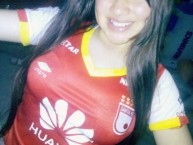 Hincha - Tribunera - Chica - Fanatica de la Barra: La Guardia Albi Roja Sur • Club: Independiente Santa Fe