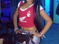 Hincha - Tribunera - Chica - Fanatica de la Barra: La Guardia Albi Roja Sur • Club: Independiente Santa Fe