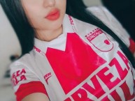 Hincha - Tribunera - Chica - Fanatica de la Barra: La Guardia Albi Roja Sur • Club: Independiente Santa Fe