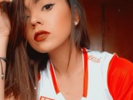 Hincha - Tribunera - Chica - Fanatica de la Barra: La Guardia Albi Roja Sur • Club: Independiente Santa Fe