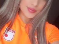 Hincha - Tribunera - Chica - Fanatica de la Barra: La Guardia Albi Roja Sur • Club: Independiente Santa Fe