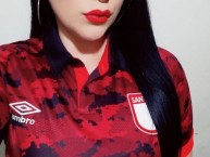 Hincha - Tribunera - Chica - Fanatica de la Barra: La Guardia Albi Roja Sur • Club: Independiente Santa Fe