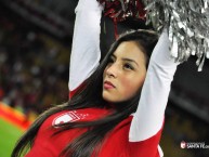 Hincha - Tribunera - Chica - Fanatica de la Barra: La Guardia Albi Roja Sur • Club: Independiente Santa Fe