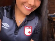 Hincha - Tribunera - Chica - Fanatica de la Barra: La Guardia Albi Roja Sur • Club: Independiente Santa Fe