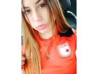 Hincha - Tribunera - Chica - Fanatica de la Barra: La Guardia Albi Roja Sur • Club: Independiente Santa Fe