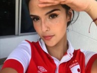 Hincha - Tribunera - Chica - Fanatica de la Barra: La Guardia Albi Roja Sur • Club: Independiente Santa Fe