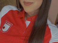 Hincha - Tribunera - Chica - Fanatica de la Barra: La Guardia Albi Roja Sur • Club: Independiente Santa Fe • País: Colombia