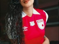 Hincha - Tribunera - Chica - Fanatica de la Barra: La Guardia Albi Roja Sur • Club: Independiente Santa Fe