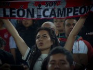 Hincha - Tribunera - Chica - Fanatica de la Barra: La Guardia Albi Roja Sur • Club: Independiente Santa Fe