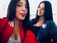 Hincha - Tribunera - Chica - Fanatica de la Barra: La Guardia Albi Roja Sur • Club: Independiente Santa Fe • País: Colombia