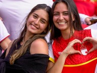 Hincha - Tribunera - Chica - "Foto:Mundo Cardenal." Fanatica de la Barra: La Guardia Albi Roja Sur • Club: Independiente Santa Fe