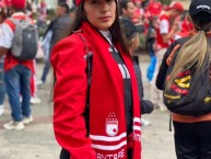 Hincha - Tribunera - Chica - Fanatica de la Barra: La Guardia Albi Roja Sur • Club: Independiente Santa Fe