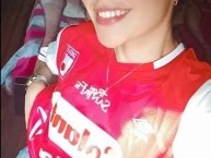 Hincha - Tribunera - Chica - Fanatica de la Barra: La Guardia Albi Roja Sur • Club: Independiente Santa Fe